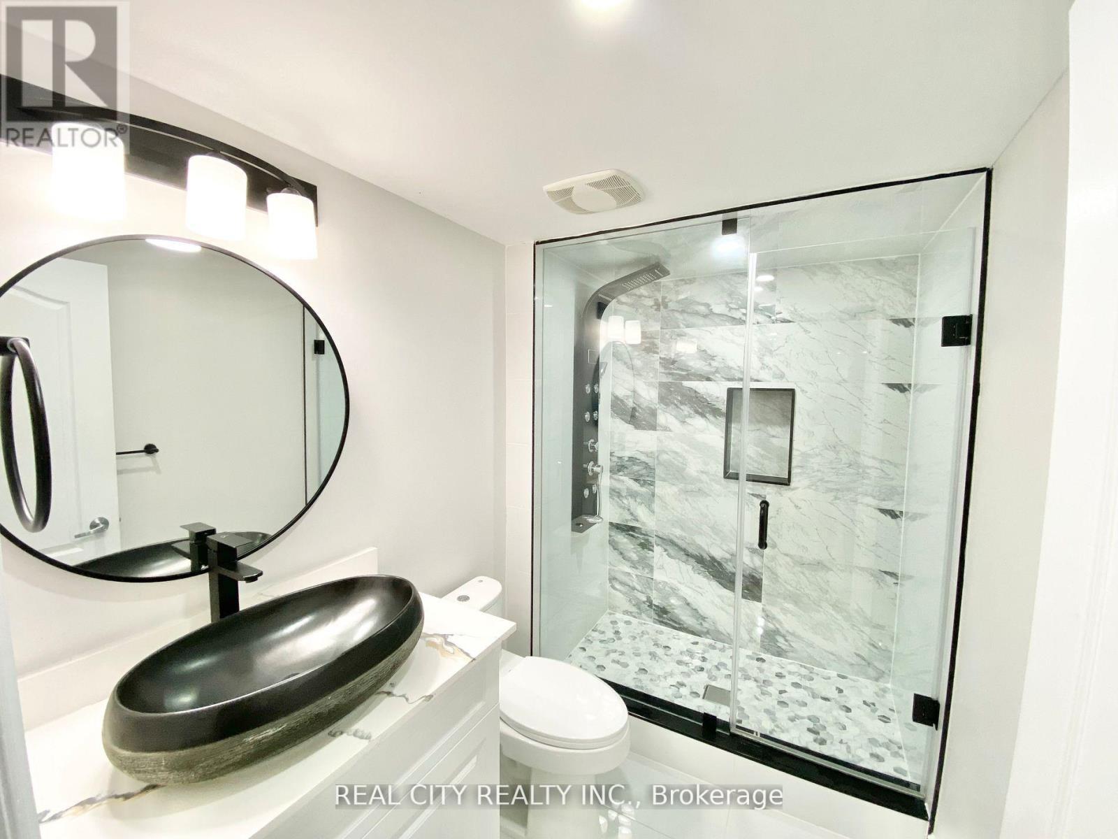 830 Old Derry Road, Mississauga, ON - Indoor Photo Showing Bathroom