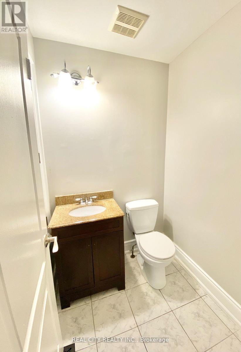 830 Old Derry Road, Mississauga, ON - Indoor Photo Showing Bathroom