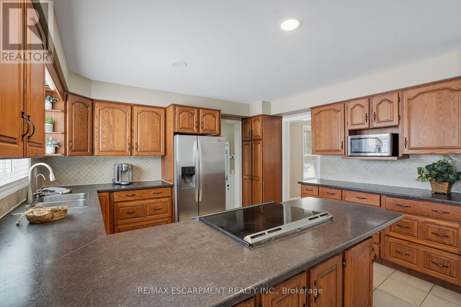 192 Concession 14 E, Hamilton, ON - Indoor Photo Showing Kitchen
