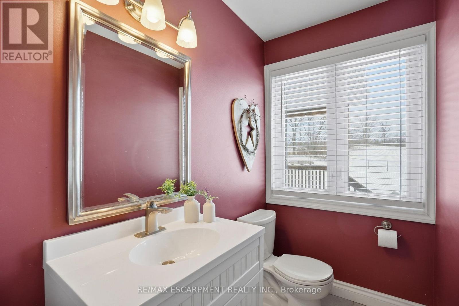 192 Concession 14 E, Hamilton, ON - Indoor Photo Showing Bathroom