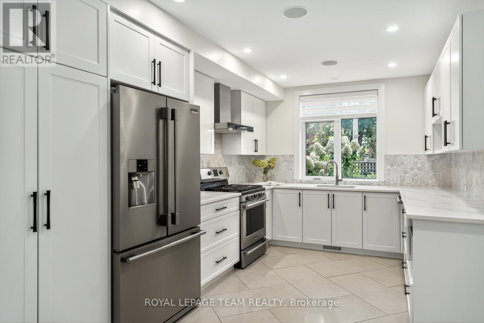 16 First Avenue, Ottawa, ON - Indoor Photo Showing Kitchen With Upgraded Kitchen