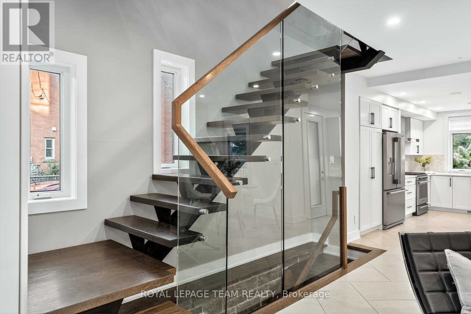 16 First Avenue, Ottawa, ON - Indoor Photo Showing Other Room