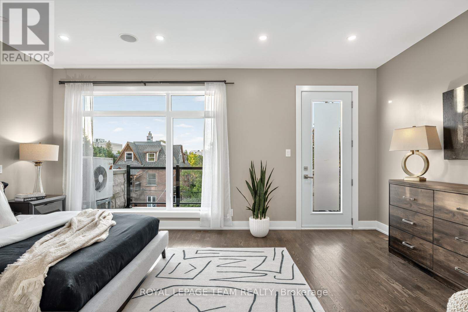 16 First Avenue, Ottawa, ON - Indoor