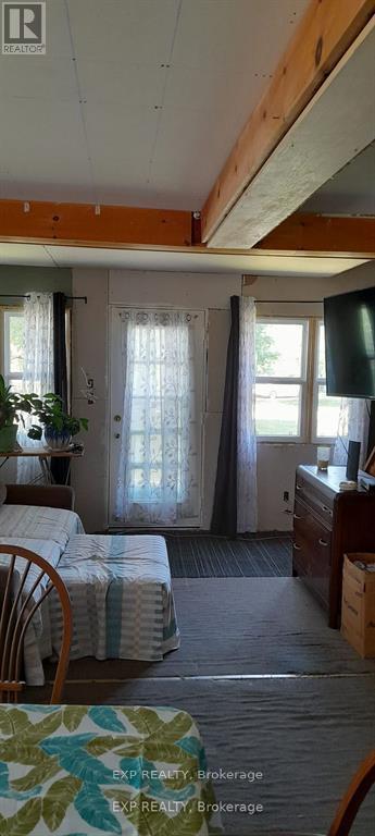 330 Helena Street, Fort Erie (Lakeshore), ON - Indoor Photo Showing Bedroom