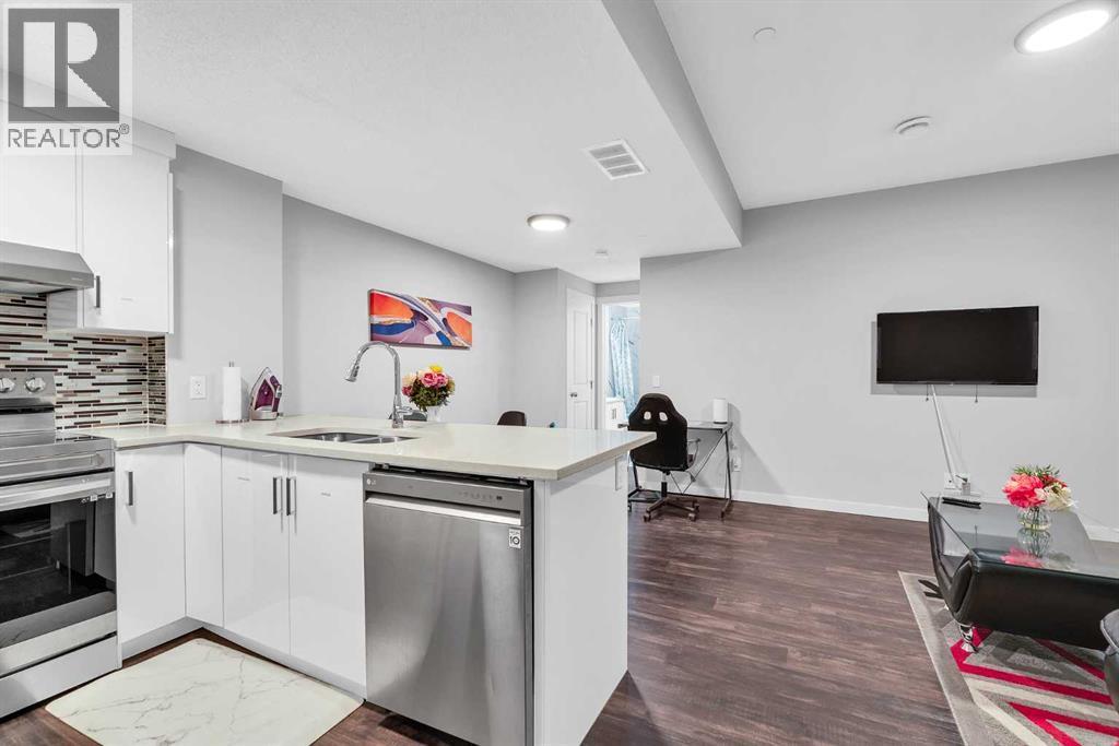 349 Calhoun Common Ne, Calgary, AB - Indoor Photo Showing Kitchen