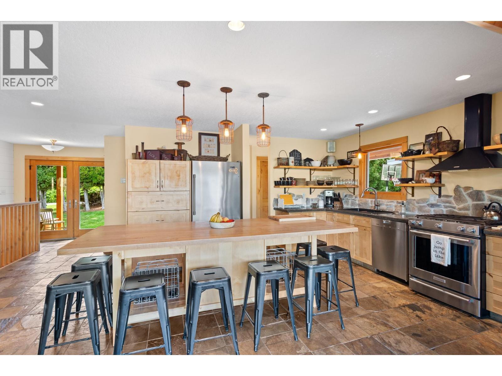 138 Devon Drive, Okanagan Falls, BC - Indoor Photo Showing Kitchen With Upgraded Kitchen