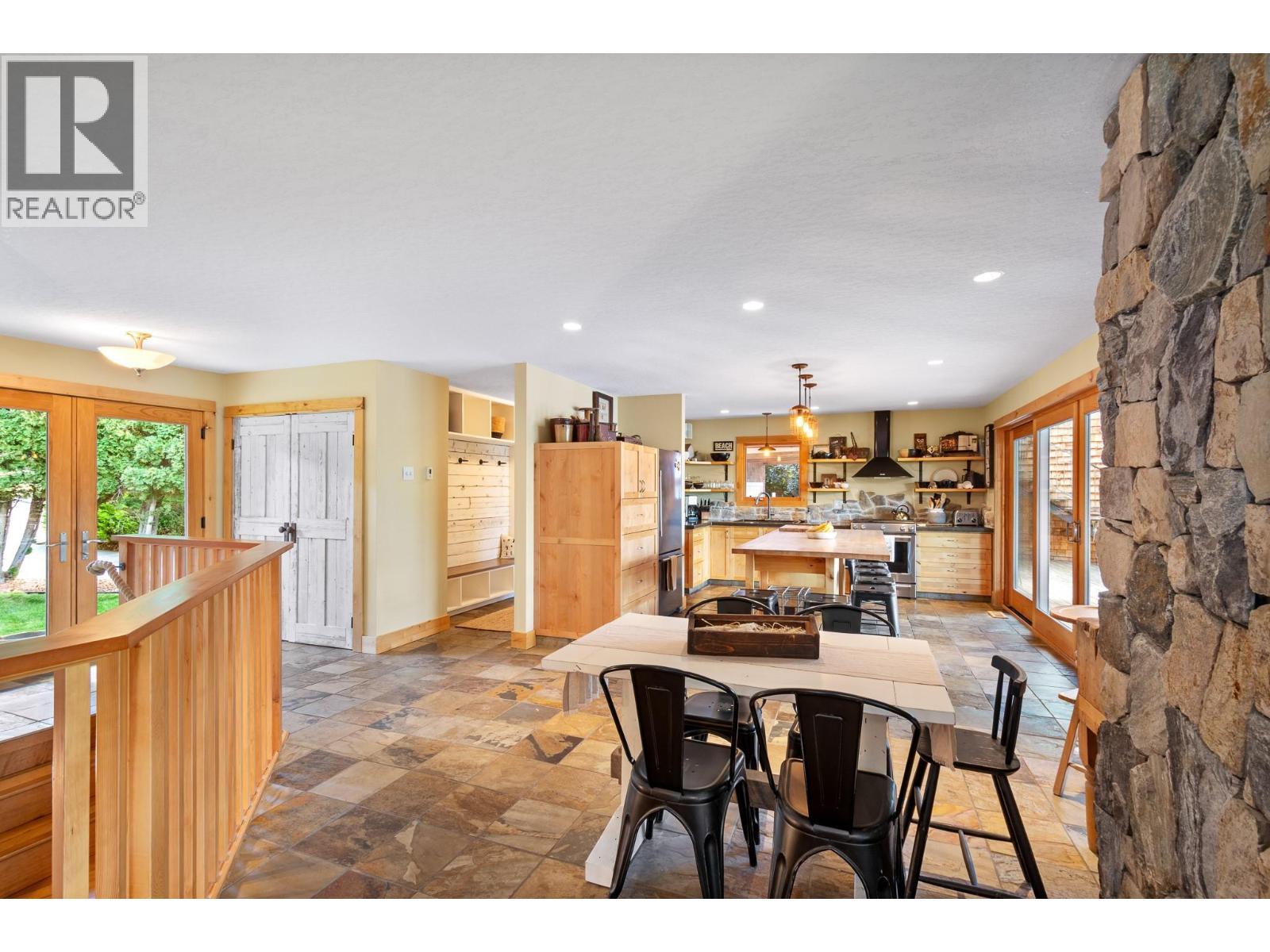 138 Devon Drive, Okanagan Falls, BC - Indoor Photo Showing Dining Room