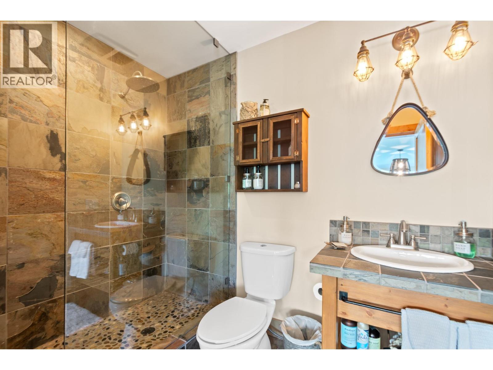 138 Devon Drive, Okanagan Falls, BC - Indoor Photo Showing Bathroom