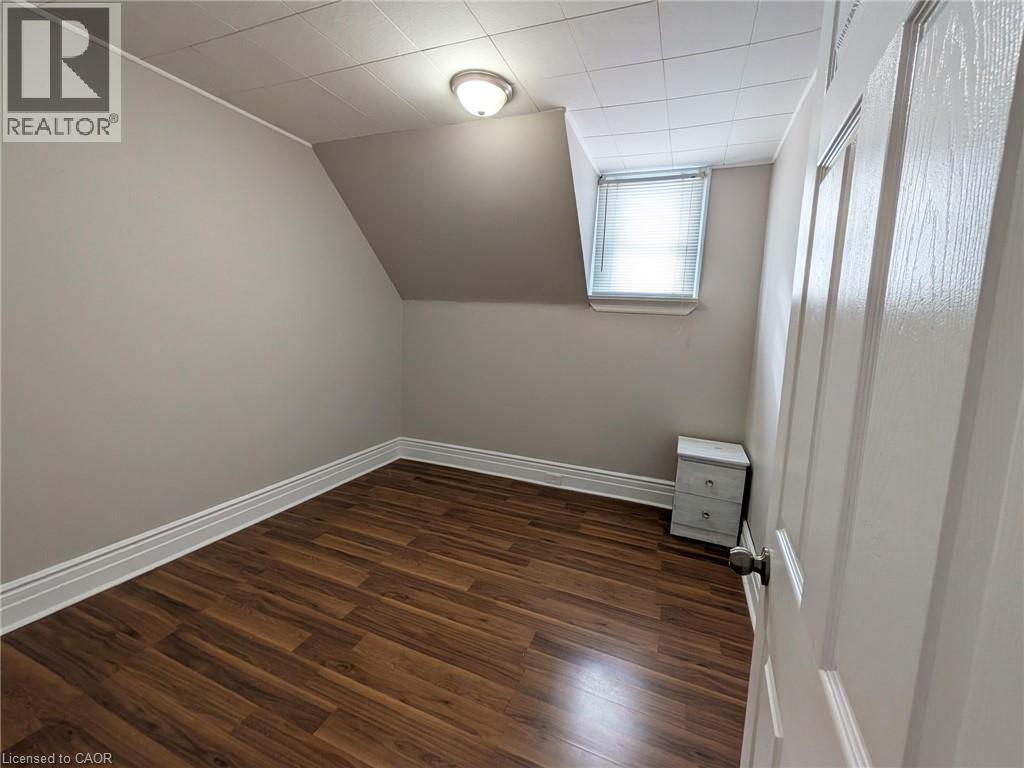 12 East 24Th Street, Hamilton, ON - Indoor Photo Showing Other Room