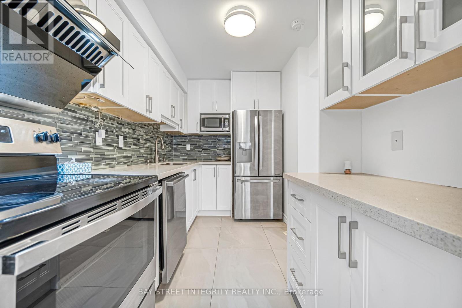 70 Elsa Vine Way, Toronto, ON - Indoor Photo Showing Kitchen With Upgraded Kitchen