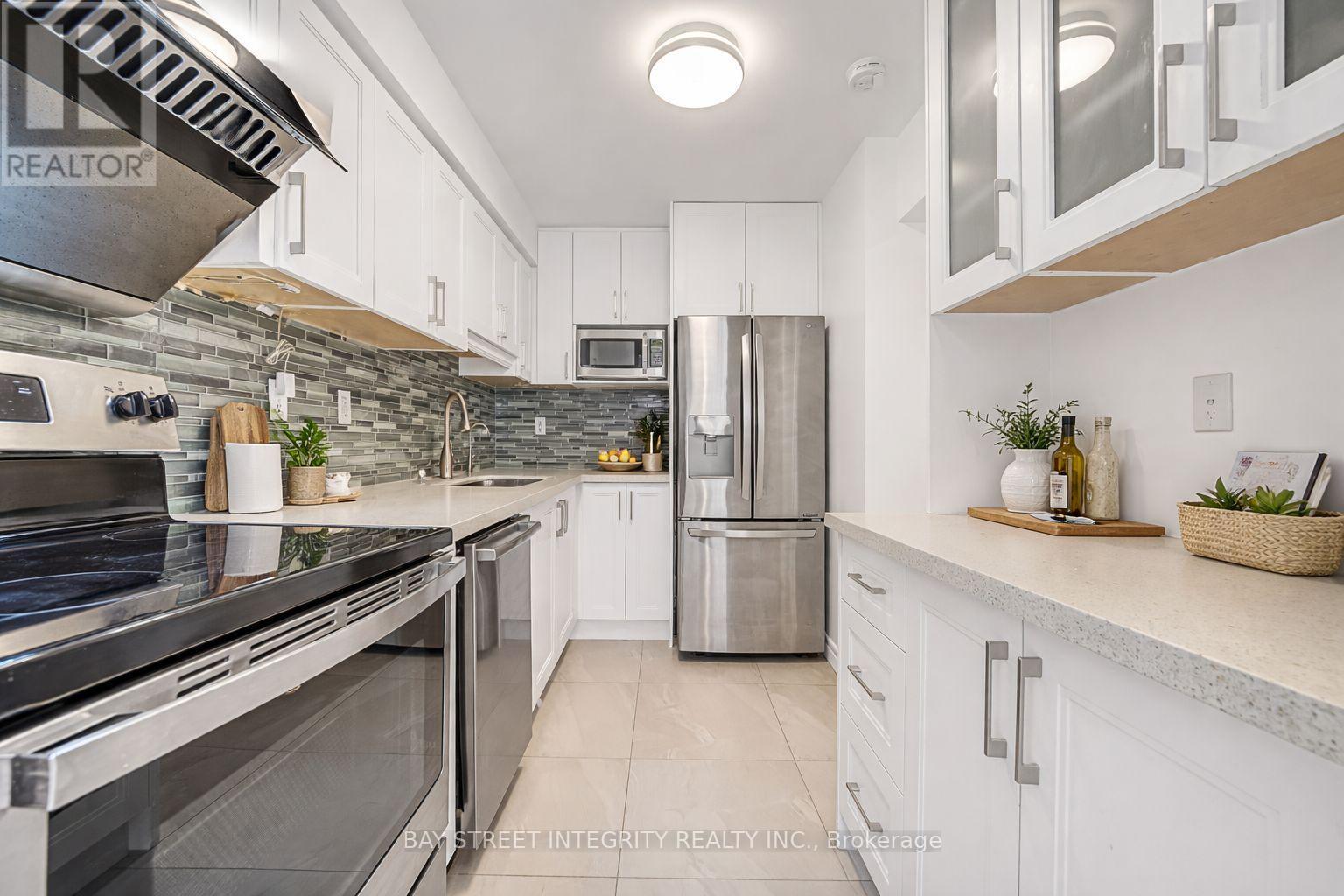 70 Elsa Vine Way, Toronto, ON - Indoor Photo Showing Kitchen With Upgraded Kitchen