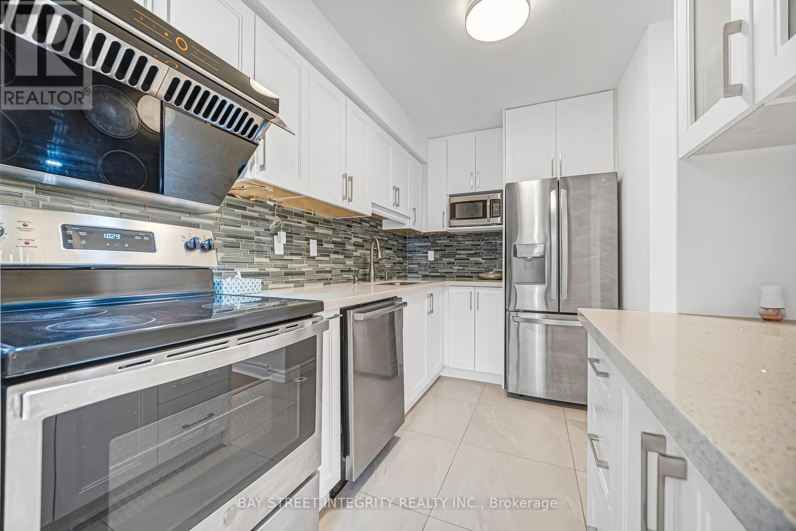 70 Elsa Vine Way, Toronto, ON - Indoor Photo Showing Kitchen With Upgraded Kitchen