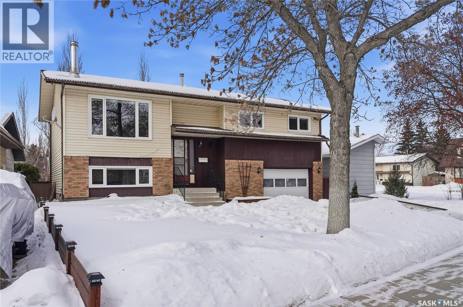 1714 Bradwell Avenue, Saskatoon, SK - Outdoor With Facade