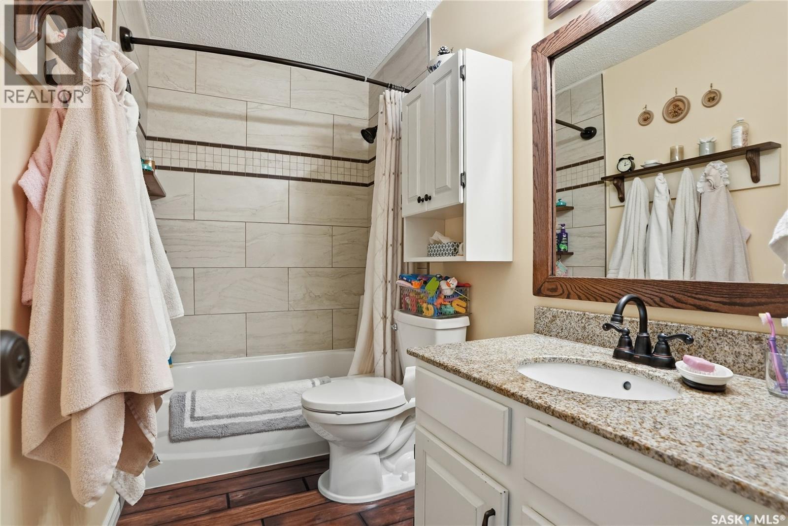 1714 Bradwell Avenue, Saskatoon, SK - Indoor Photo Showing Bathroom