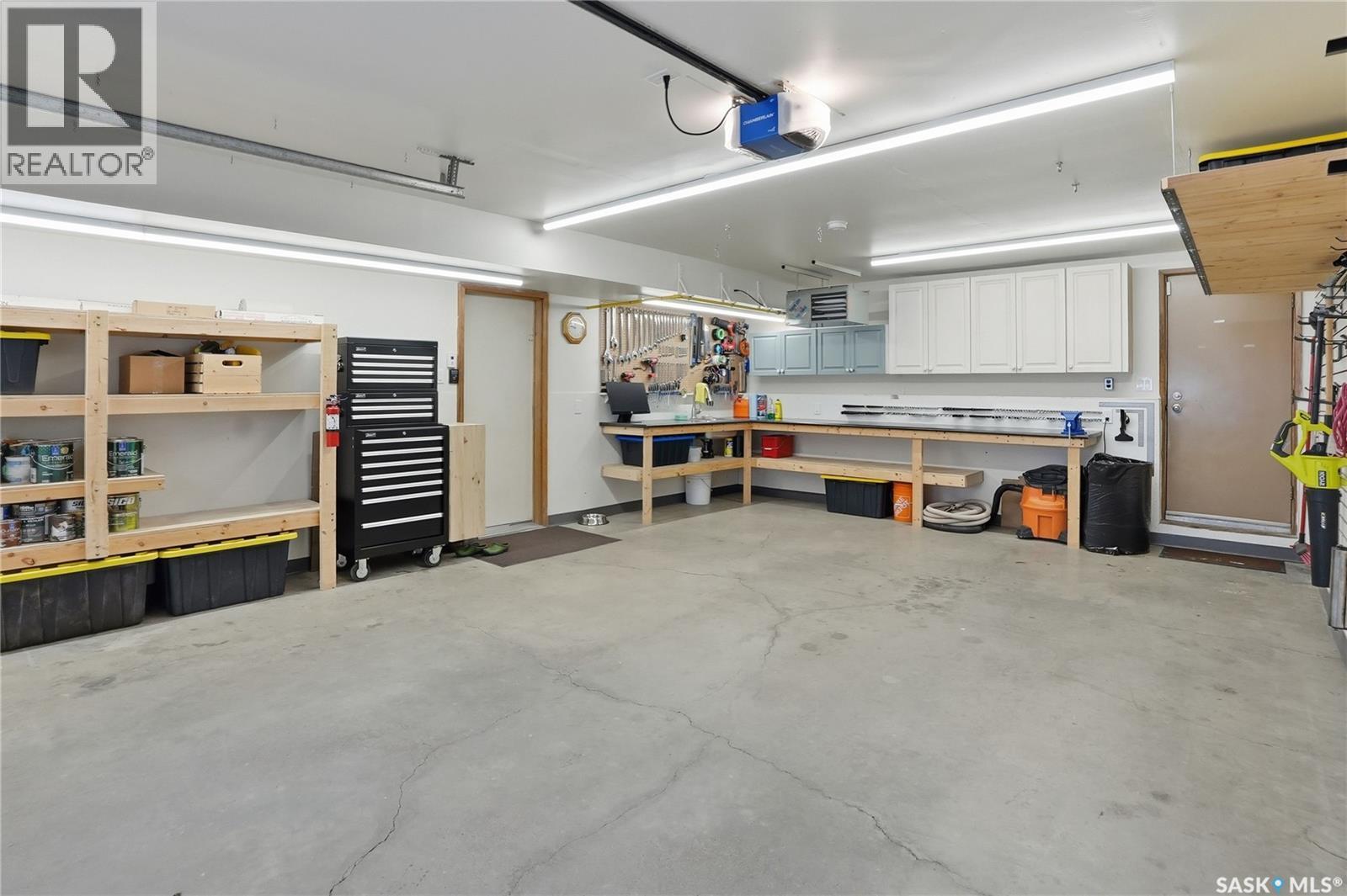 1714 Bradwell Avenue, Saskatoon, SK - Indoor Photo Showing Garage