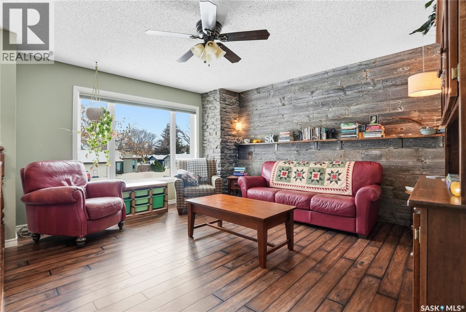 1714 Bradwell Avenue, Saskatoon, SK - Indoor Photo Showing Living Room