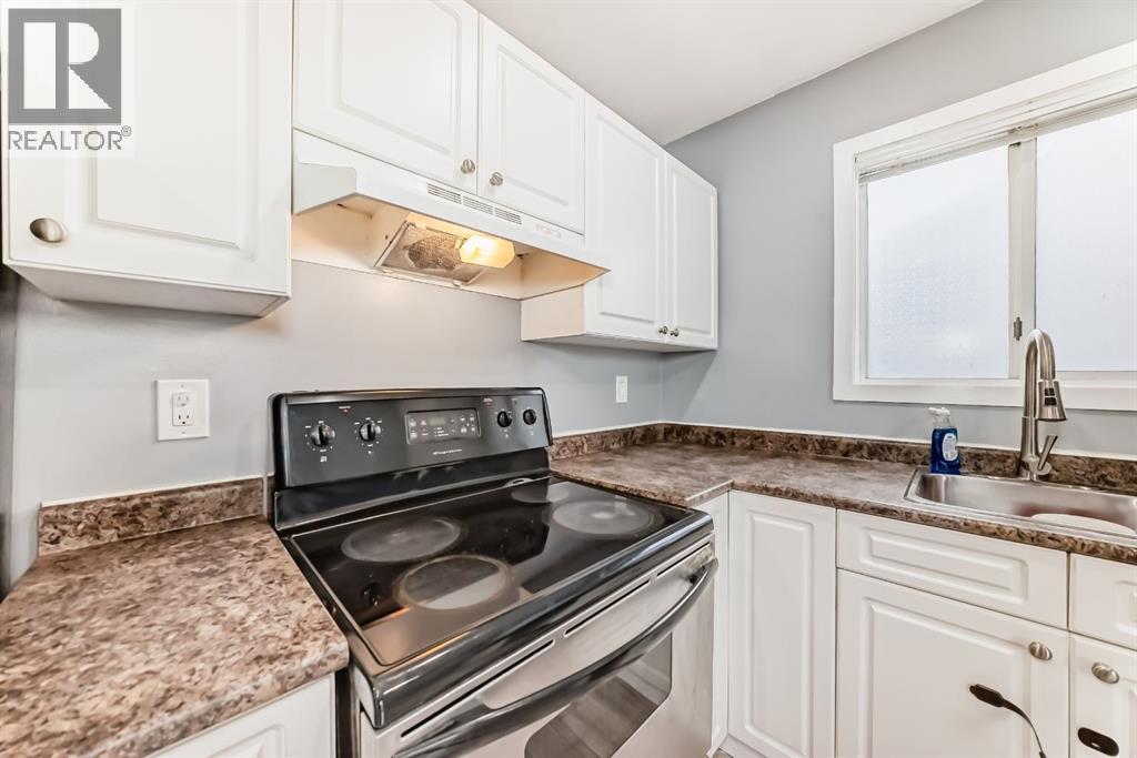 131 Taradale Drive Ne, Calgary, AB - Indoor Photo Showing Kitchen