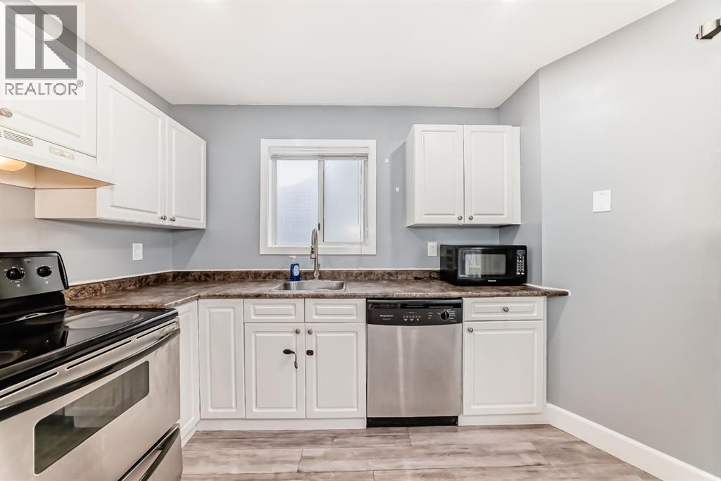 131 Taradale Drive Ne, Calgary, AB - Indoor Photo Showing Kitchen