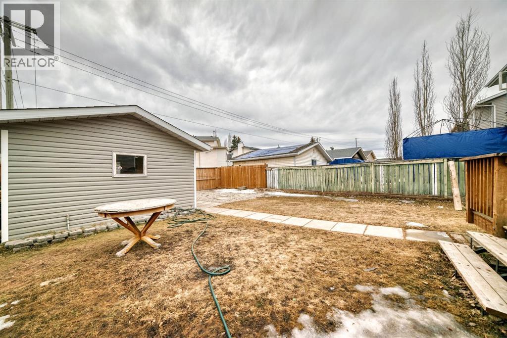 131 Taradale Drive Ne, Calgary, AB - Outdoor