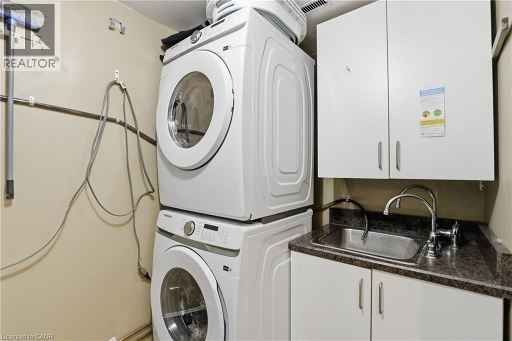 25 Delena Avenue N, Hamilton, ON - Indoor Photo Showing Laundry Room