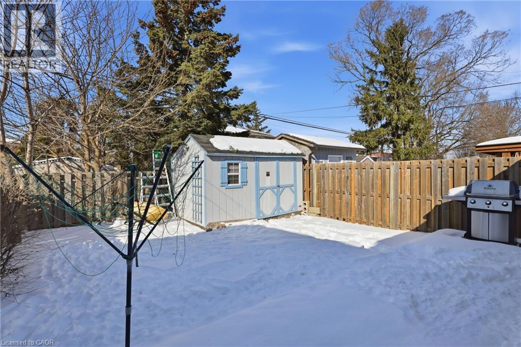 25 Delena Avenue N, Hamilton, ON - Outdoor