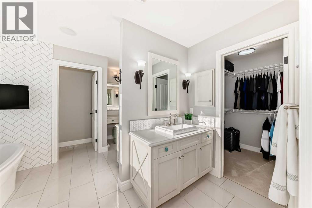 35 Mahogany Crescent Se, Calgary, AB - Indoor Photo Showing Bathroom