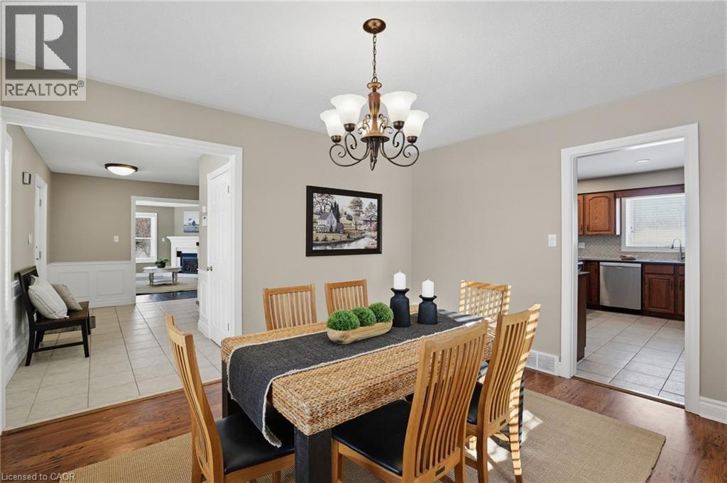 192 Concession 14 E, Puslinch, ON - Indoor Photo Showing Dining Room