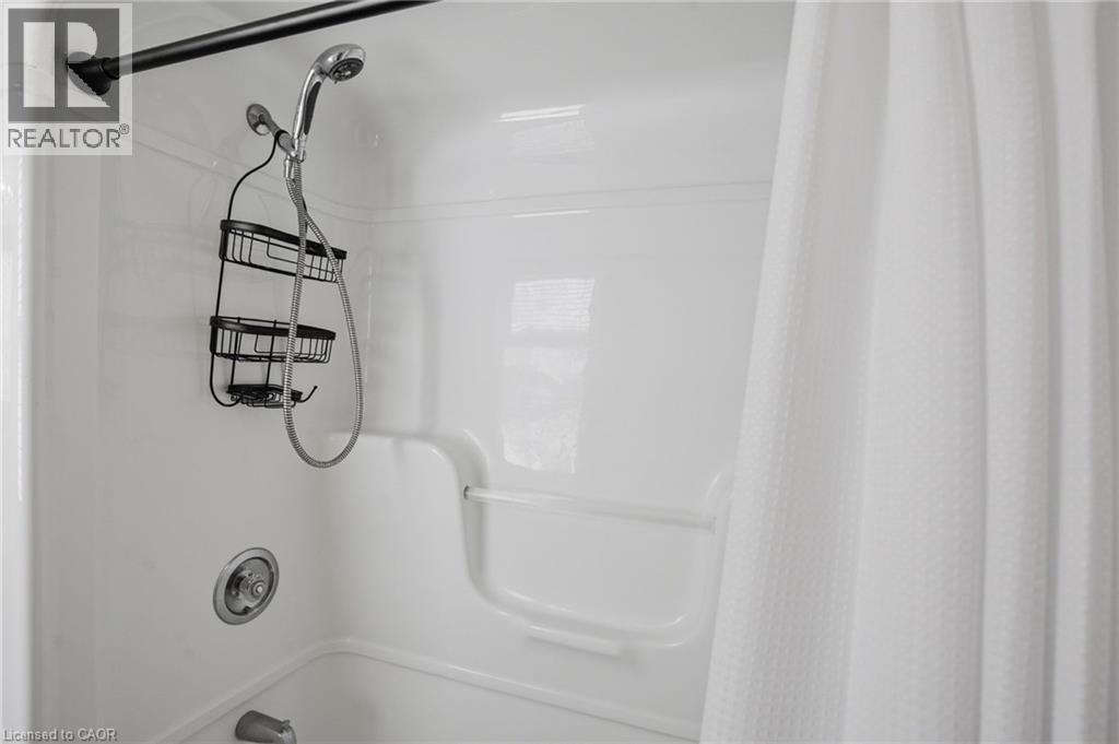 192 Concession 14 E, Puslinch, ON - Indoor Photo Showing Bathroom