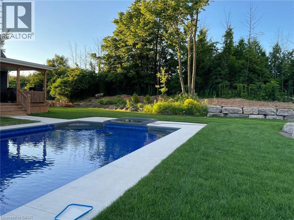 192 Concession 14 E, Puslinch, ON - Outdoor With In Ground Pool With Backyard