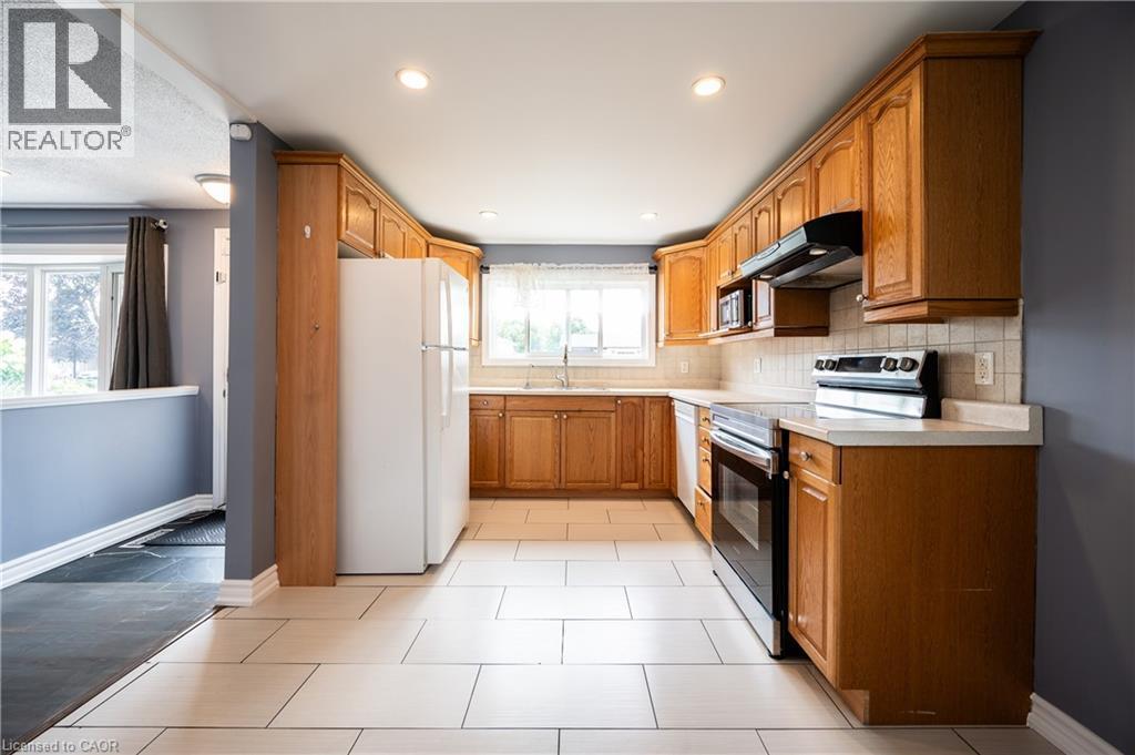 66 Belwood Crescent, Kitchener, ON - Indoor Photo Showing Kitchen