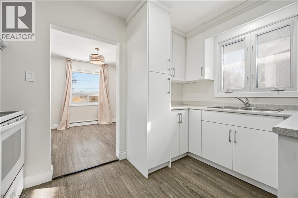 290 Lincoln Road, Waterloo, ON - Indoor Photo Showing Kitchen With Double Sink