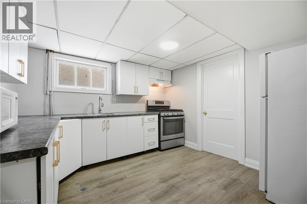 290 Lincoln Road, Waterloo, ON - Indoor Photo Showing Kitchen