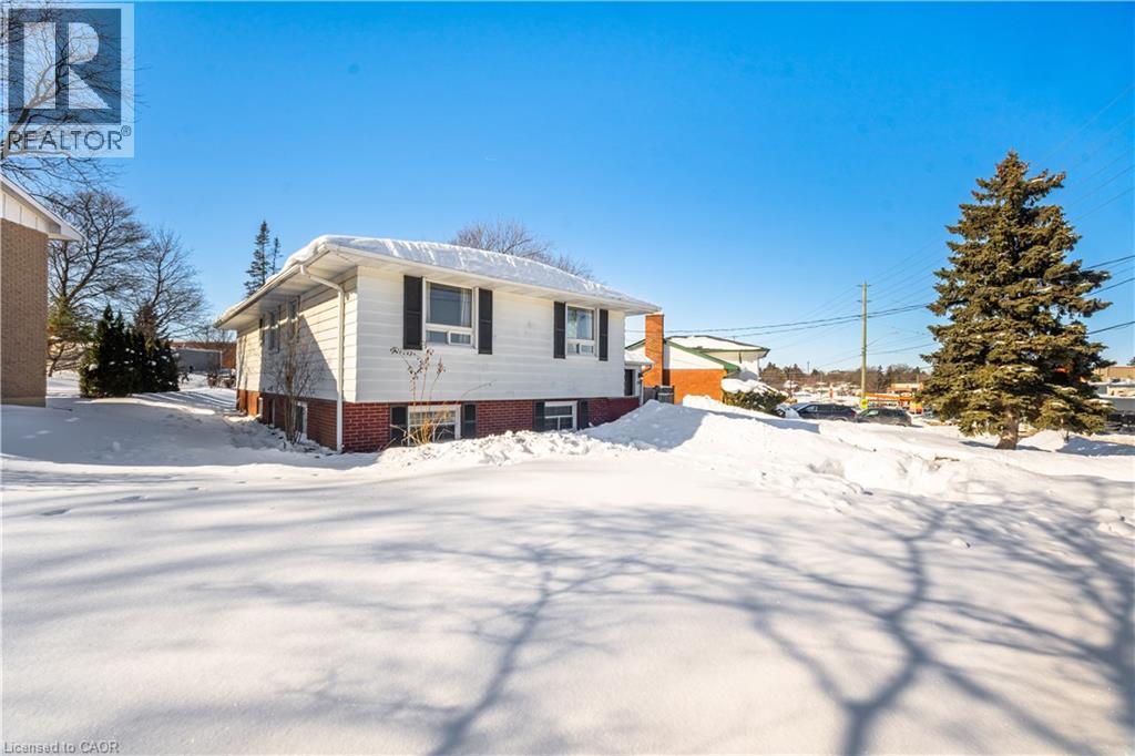 290 Lincoln Road, Waterloo, ON - Outdoor