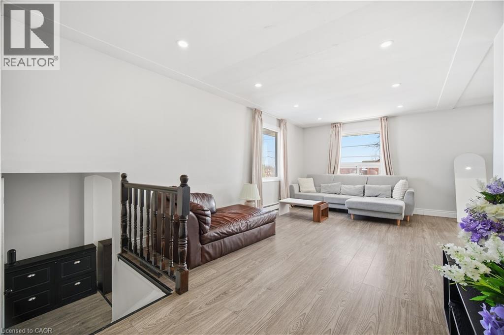 290 Lincoln Road, Waterloo, ON - Indoor