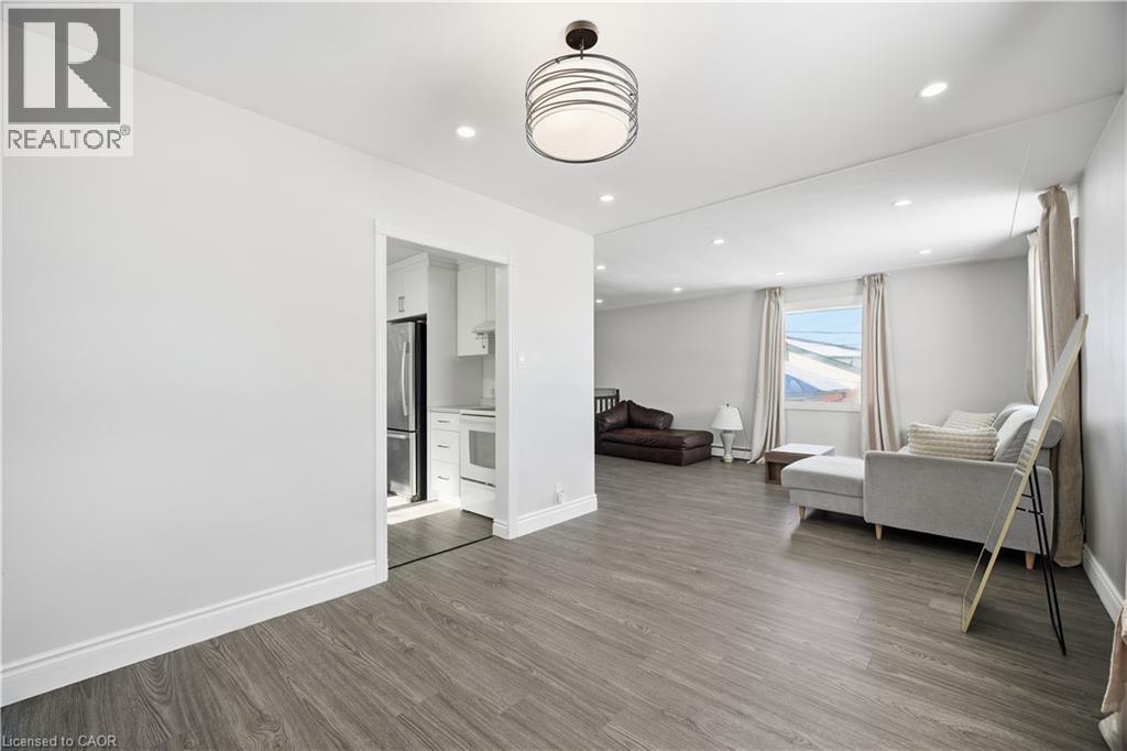 290 Lincoln Road, Waterloo, ON - Indoor