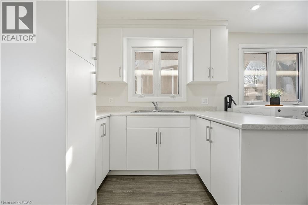 290 Lincoln Road, Waterloo, ON - Indoor Photo Showing Kitchen With Double Sink