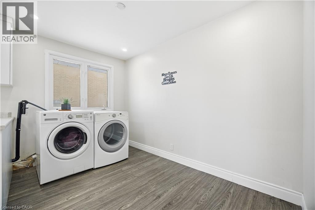 290 Lincoln Road, Waterloo, ON - Indoor Photo Showing Laundry Room
