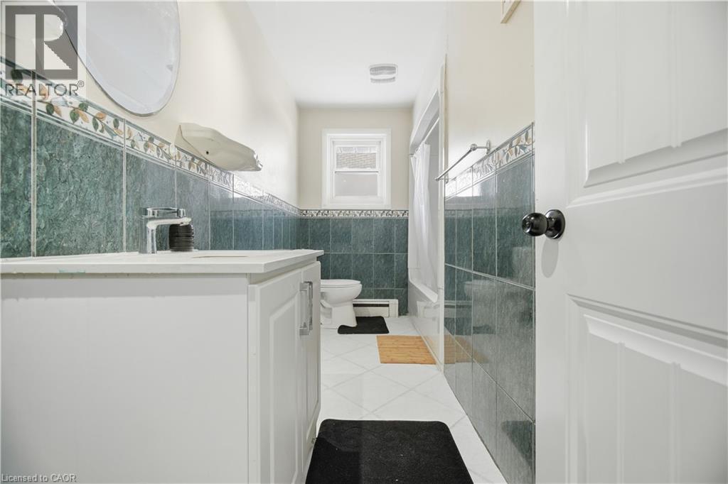 290 Lincoln Road, Waterloo, ON - Indoor