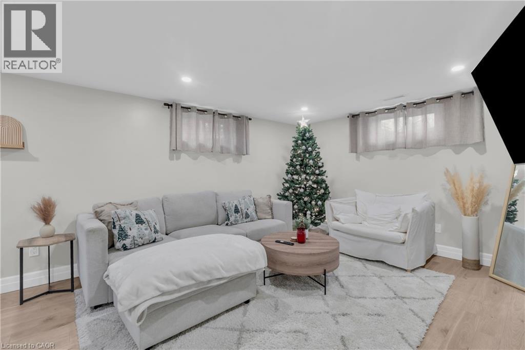220 Bruce Street, Kitchener, ON - Indoor Photo Showing Living Room