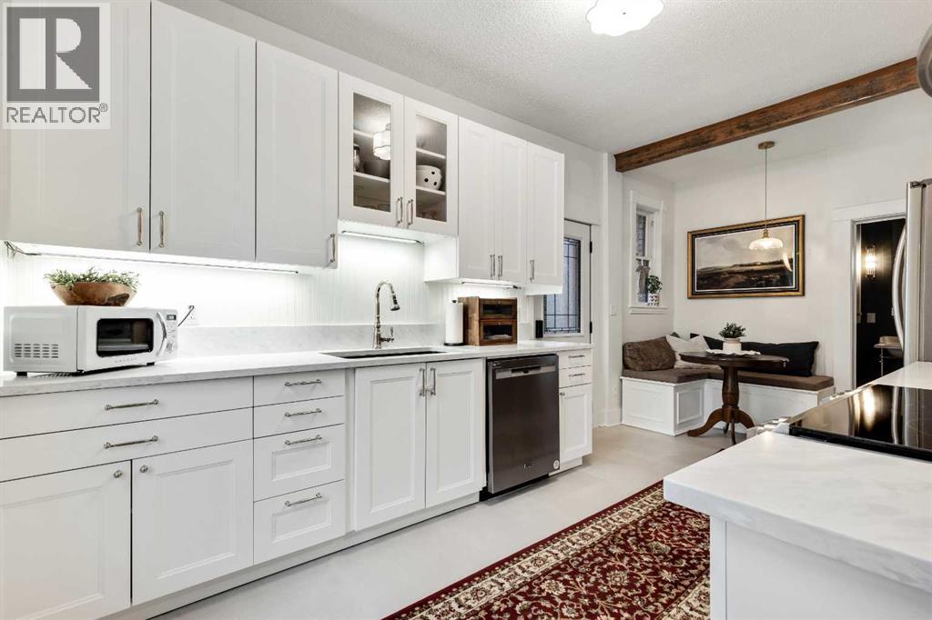 725 Macleod Trail Sw, High River, AB - Indoor Photo Showing Kitchen With Upgraded Kitchen