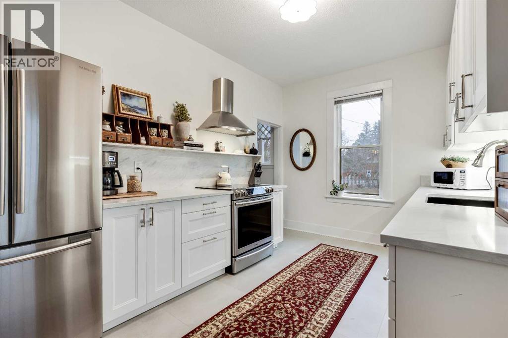 725 Macleod Trail Sw, High River, AB - Indoor Photo Showing Kitchen