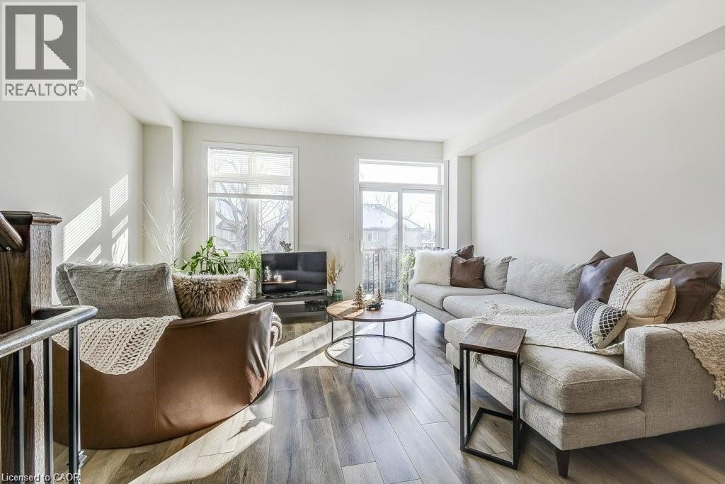 2362 Treversh Common, Burlington, ON - Indoor Photo Showing Living Room
