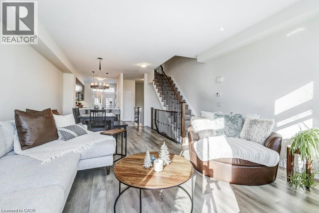 2362 Treversh Common, Burlington, ON - Indoor Photo Showing Living Room