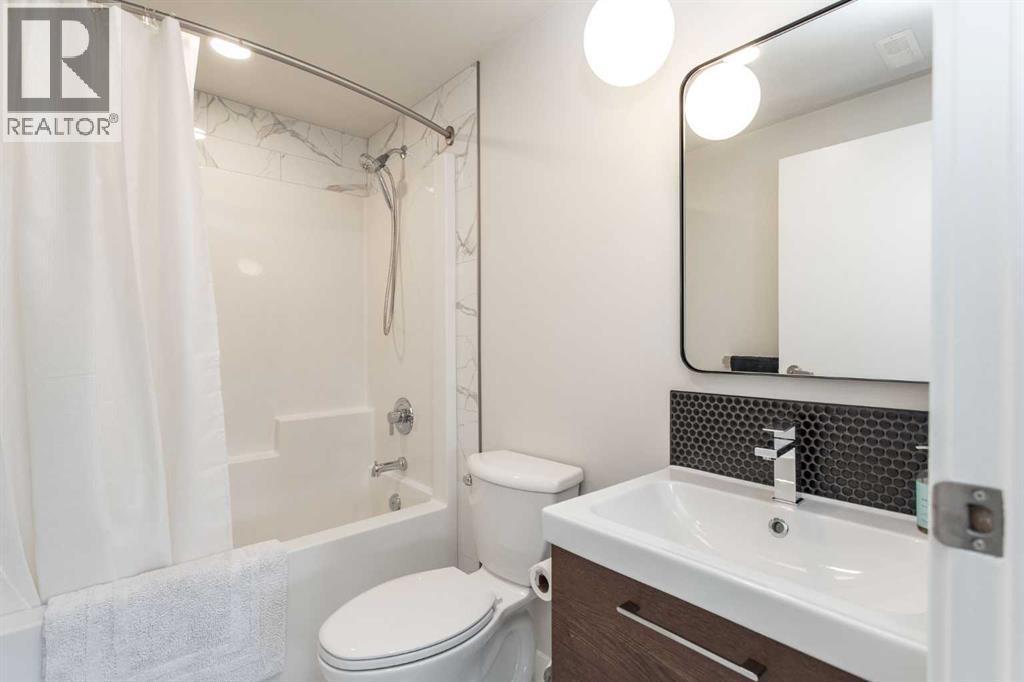 34 Bruns Bay, Lacombe, AB - Indoor Photo Showing Bathroom
