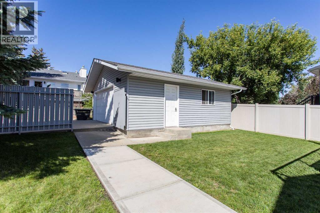 34 Bruns Bay, Lacombe, AB - Outdoor