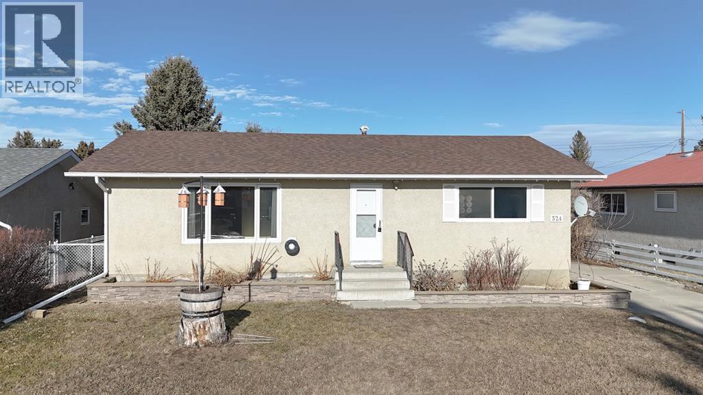 524 51 Avenue W, Claresholm, AB - Outdoor