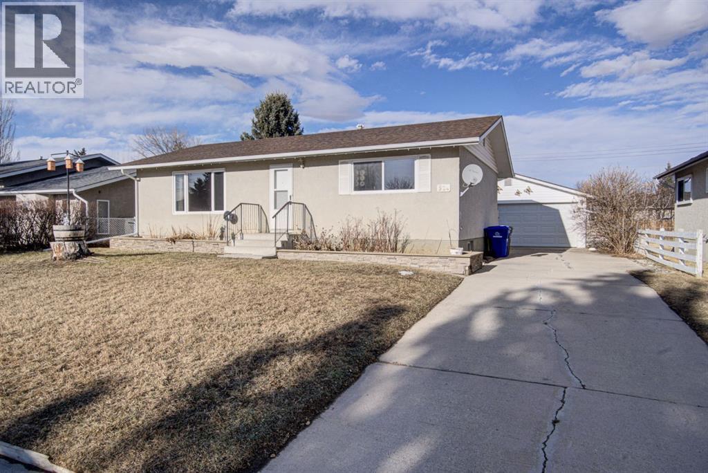 524 51 Avenue W, Claresholm, AB - Outdoor