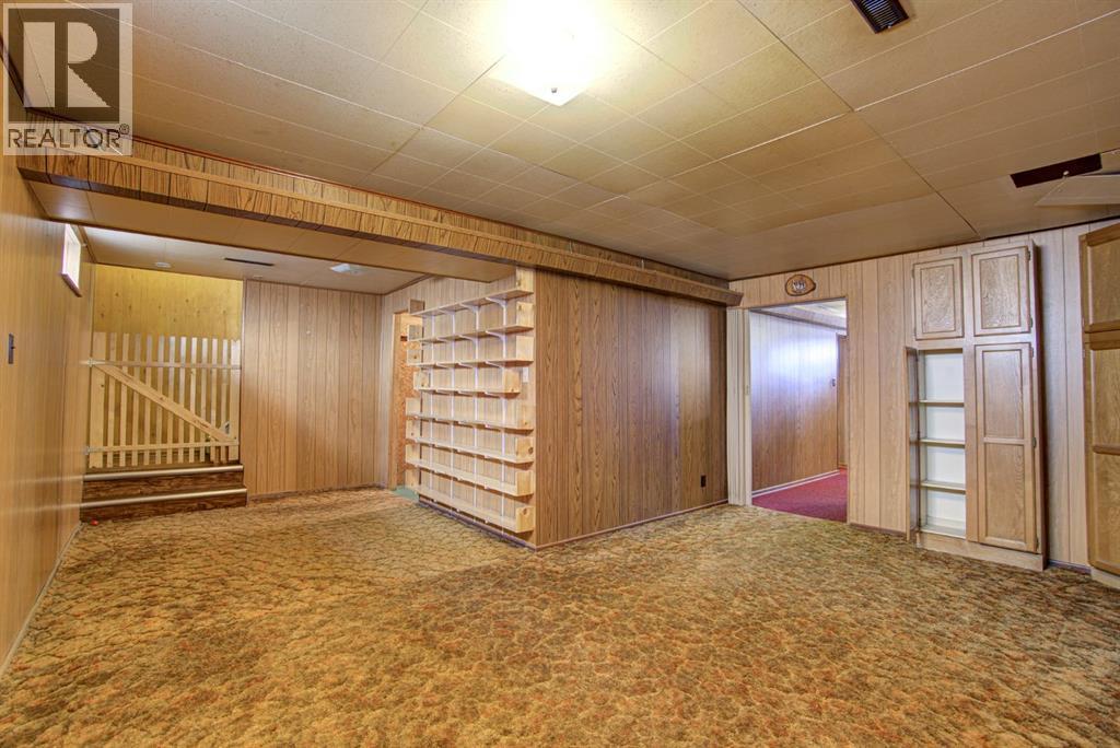 524 51 Avenue W, Claresholm, AB - Indoor