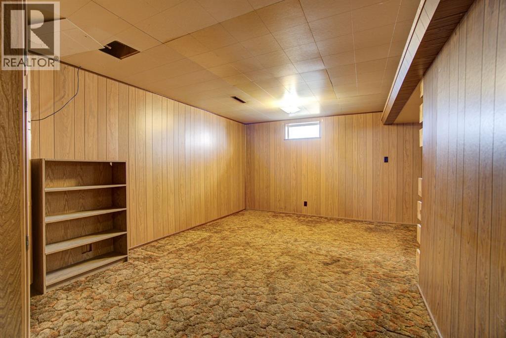 524 51 Avenue W, Claresholm, AB - Indoor