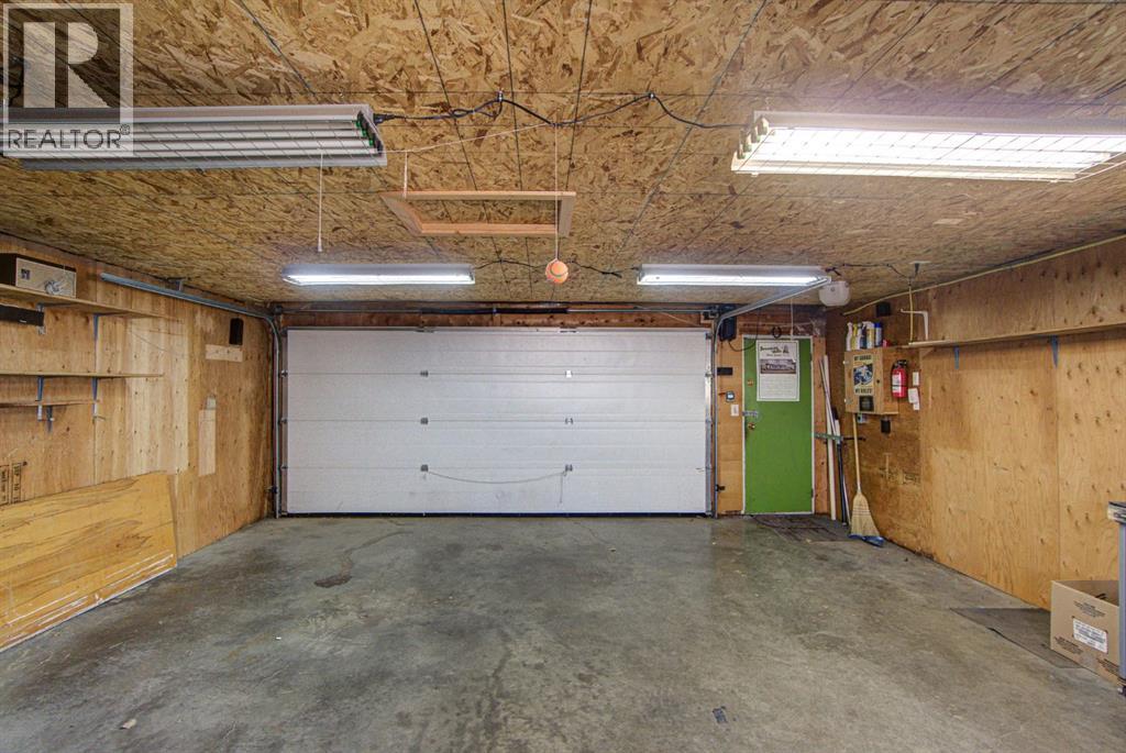 524 51 Avenue W, Claresholm, AB - Indoor Photo Showing Garage